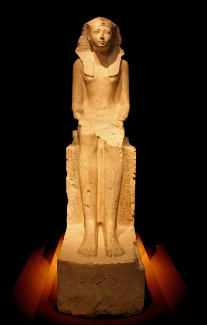 Seated statue of Hatshepsut 