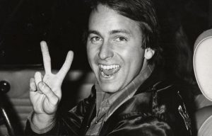 John Ritter holding up a peace sign