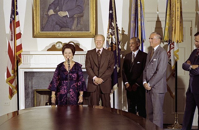 Shirley Temple standing beside members of President Gerald Ford's cabinet