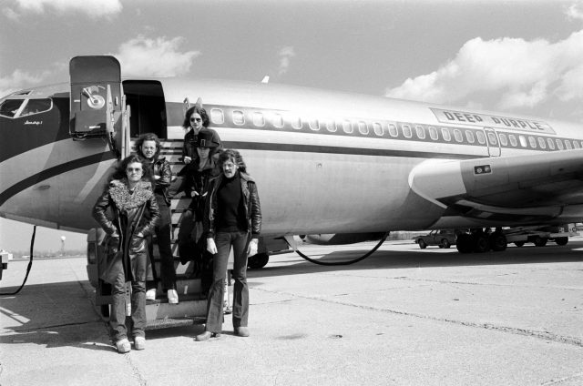 Deep Purple in front of the Starship 