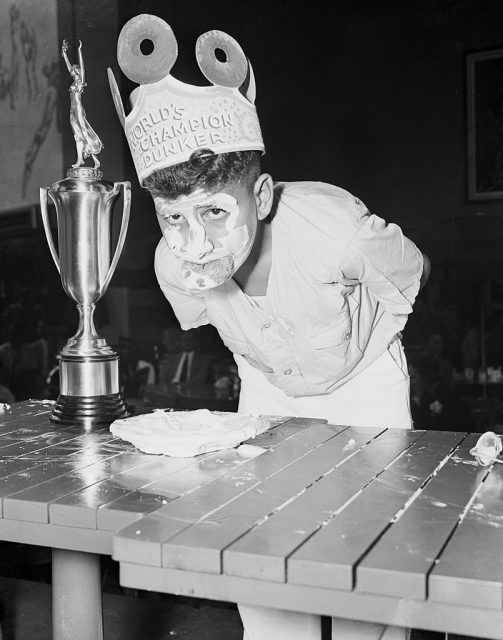 1939-New York: World’s champion dunker (Photo Credit: Bettmann / Contributor)