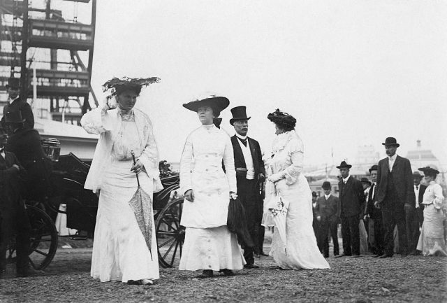 Saint Louis World’s Fair. Alice Roosevelt at the opening of a pavilion – 1904 – Photographer: Philipp Kester – Vintage property of ullstein bild (Photo Credit: Philipp Kester/ullstein bild via Getty Images)