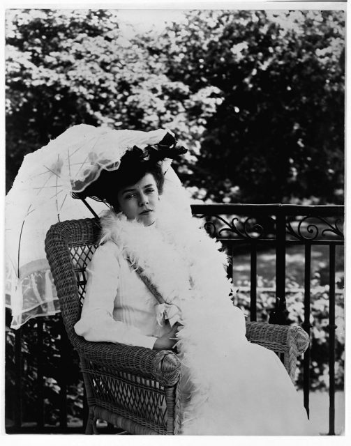 Alice Roosevelt Longworth Holding Parasol (Photo Credit: Frances Benjamin Johnston/Library of Congress/Corbis/VCG via Getty Images)