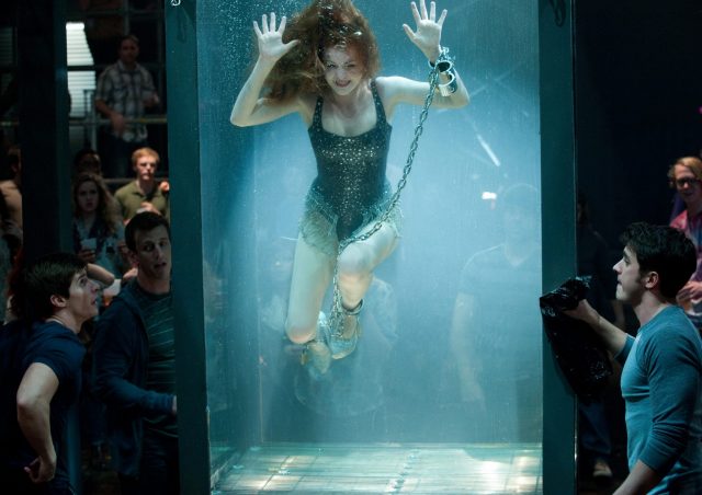 Piranha tank scene in Now You See Me 