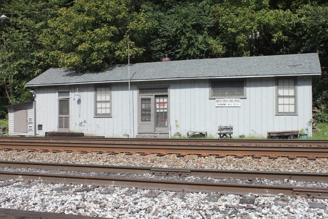 Front view of the Thurmond post office