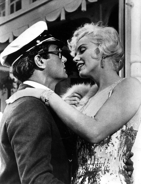 Tony Curtis and Marilyn Monroe in Some Like it Hot 