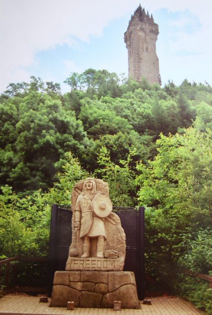 (Photo Credit: Gary Todd from Xinzheng, China – William Wallace Monument, Stirling, with Braveheart Statue “Freedom” by Tom Church, CC0)