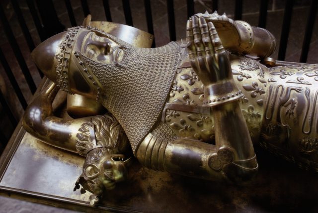 Bronze effigy on the Black Prince 