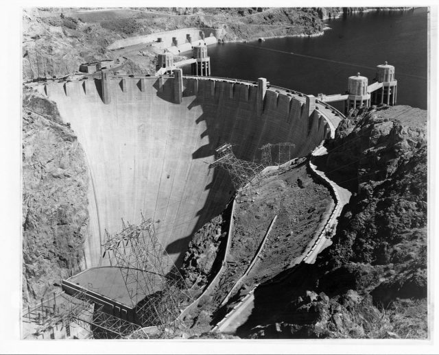 Boulder Dam under construction 
