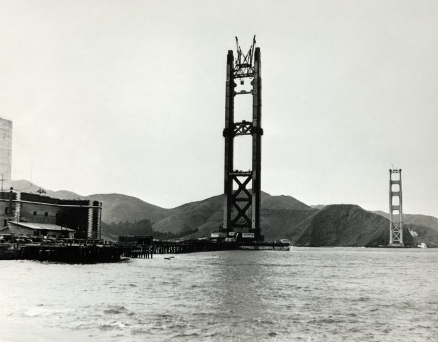 Building of the Golden Gate Bridge 
