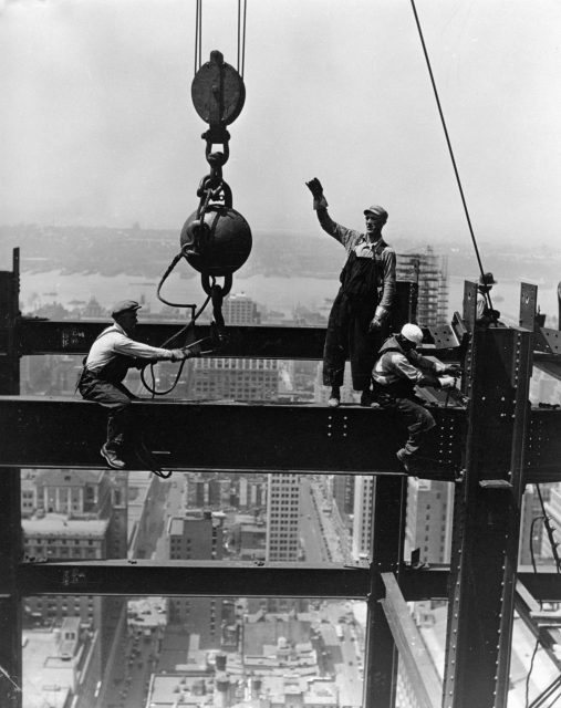 Laying a beam, Empire State Building 