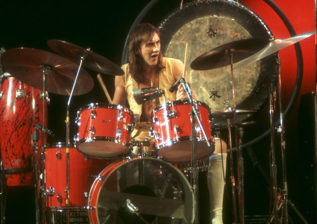 Mick Fleetwood on drums 