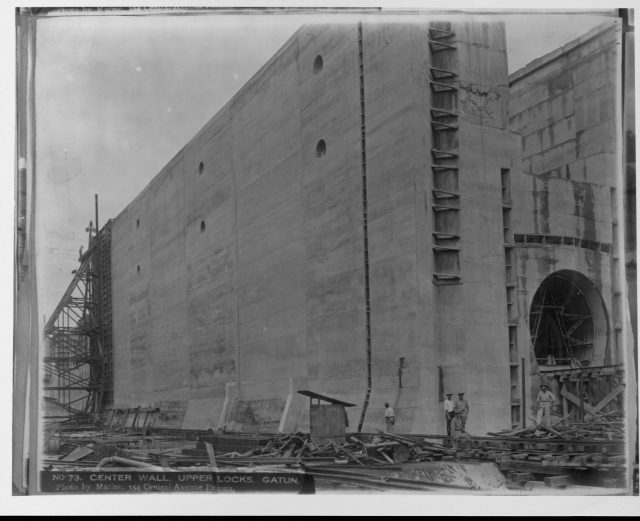 construction of the Panama Canal 