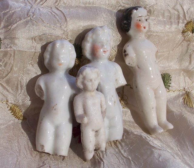 Frozen Charlotte dolls (Photo Credit: Valeriana Solaris / Flickr, CC 2.0)