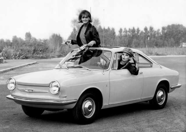 Simca 1000 coupe. 1963. (Photo Credit: Touring Club Italiano/Marka/Universal Images Group via Getty Images)