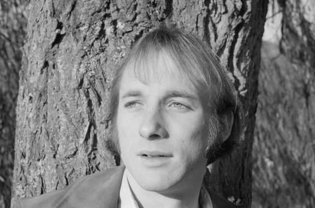 American singer, songwriter and guitarist Stephen Stills at his home in Guildford, Surrey, 15th November 1970. (Photo Credit: Michael Putland/Getty Images)