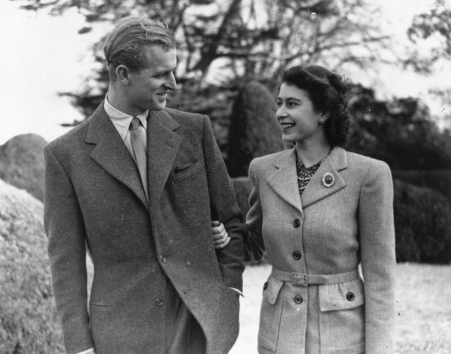 Princess Elizabeth and The Prince Philip, Duke of Edinburgh enjoying a walk during their honeymoon at Broadlands, Romsey, Hampshire. (Photo Credit: Topical Press Agency/Getty Images)