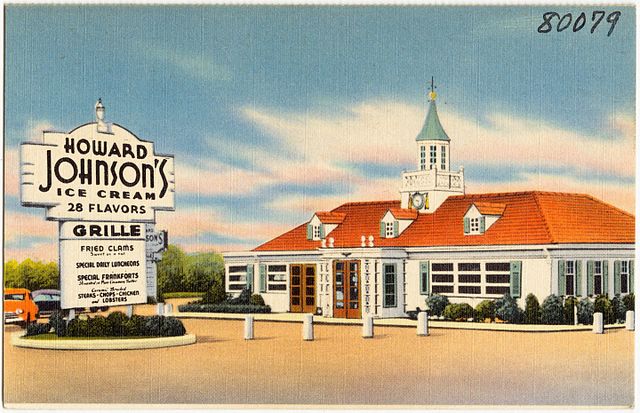Postcard featuring the exterior of a Howard Johnson's restaurant