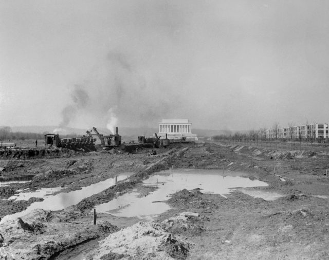 Lincoln Memorial before the reflecting pool 