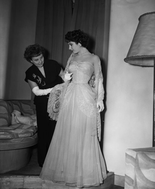Elizabeth Taylor and her mother 1948