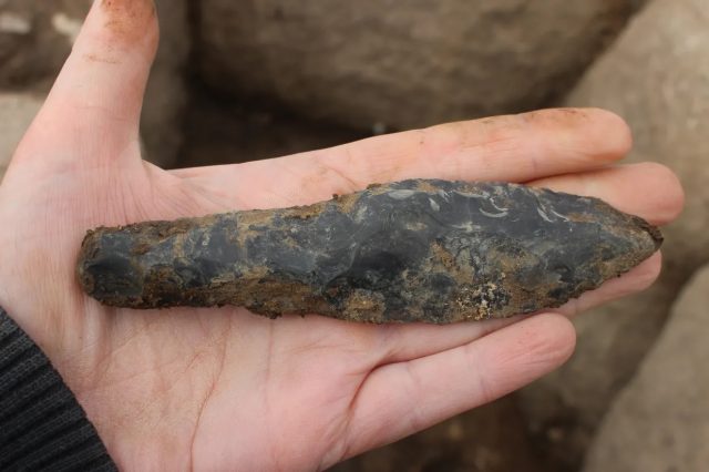 flint dagger found in Childs grave 