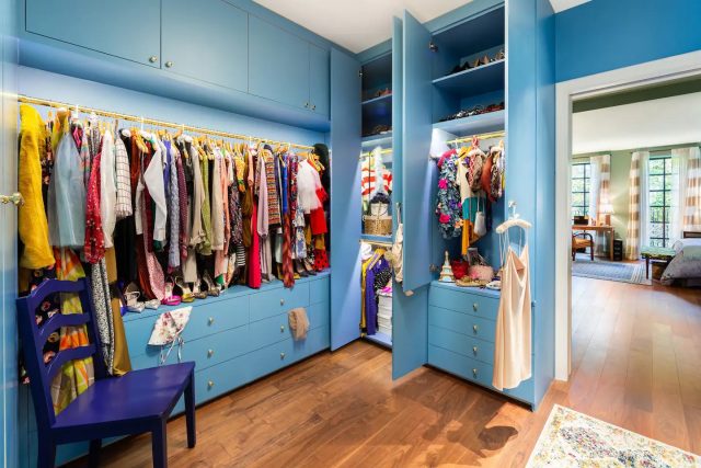 Carrie Baradshaws closet 