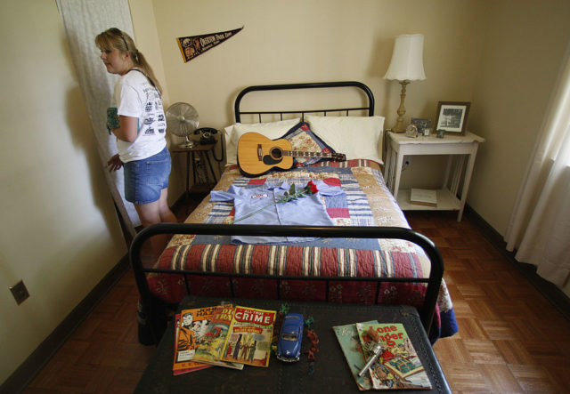 bedroom of Elvis Presley's teenage home