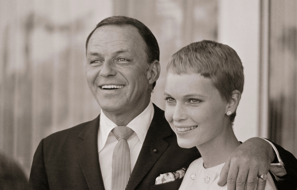Frank Sinatra and Mia Farrow (Photo Credit: Bettmann/ Getty Images) 