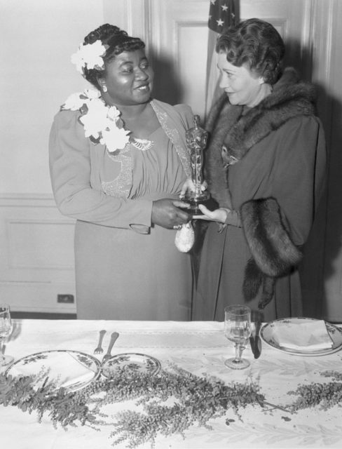 Hattie McDaniel being presented with her Academy Award