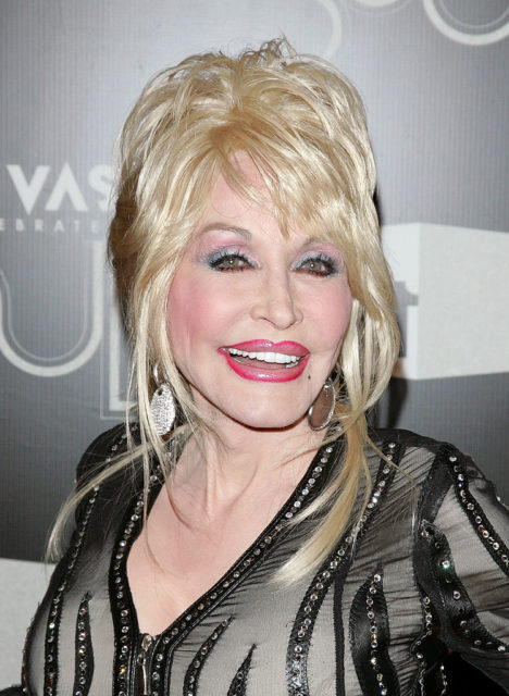 Dolly at an awards show wearing bright makeup
