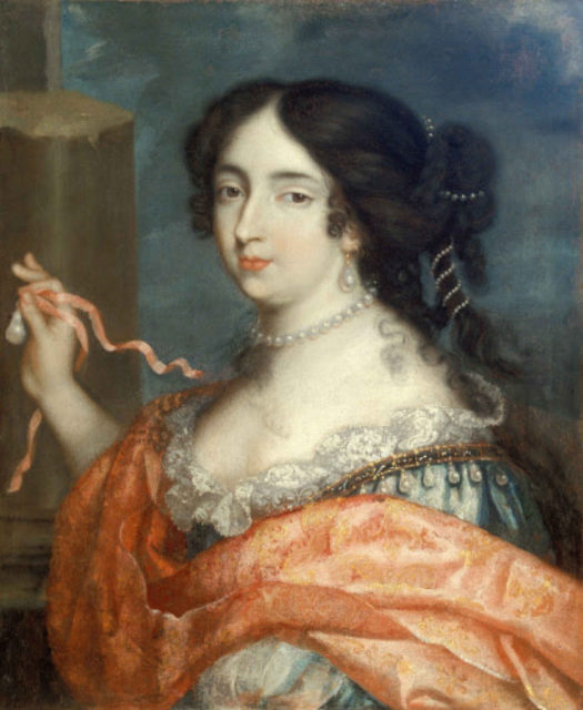 Françoise d'Aubigné posing in an orange wrap and blue dress