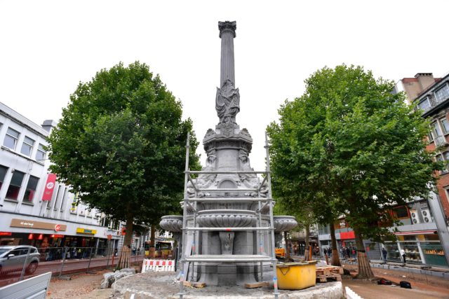 Photo of Pierre David's fountain under renovation in Verniers.