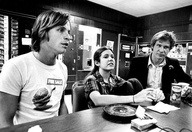 Mark Hamill, Carrie Fisher and Harrison Ford eat at a diner in 1977