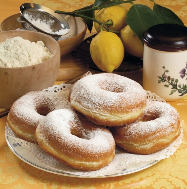 a plate of powdered donuts