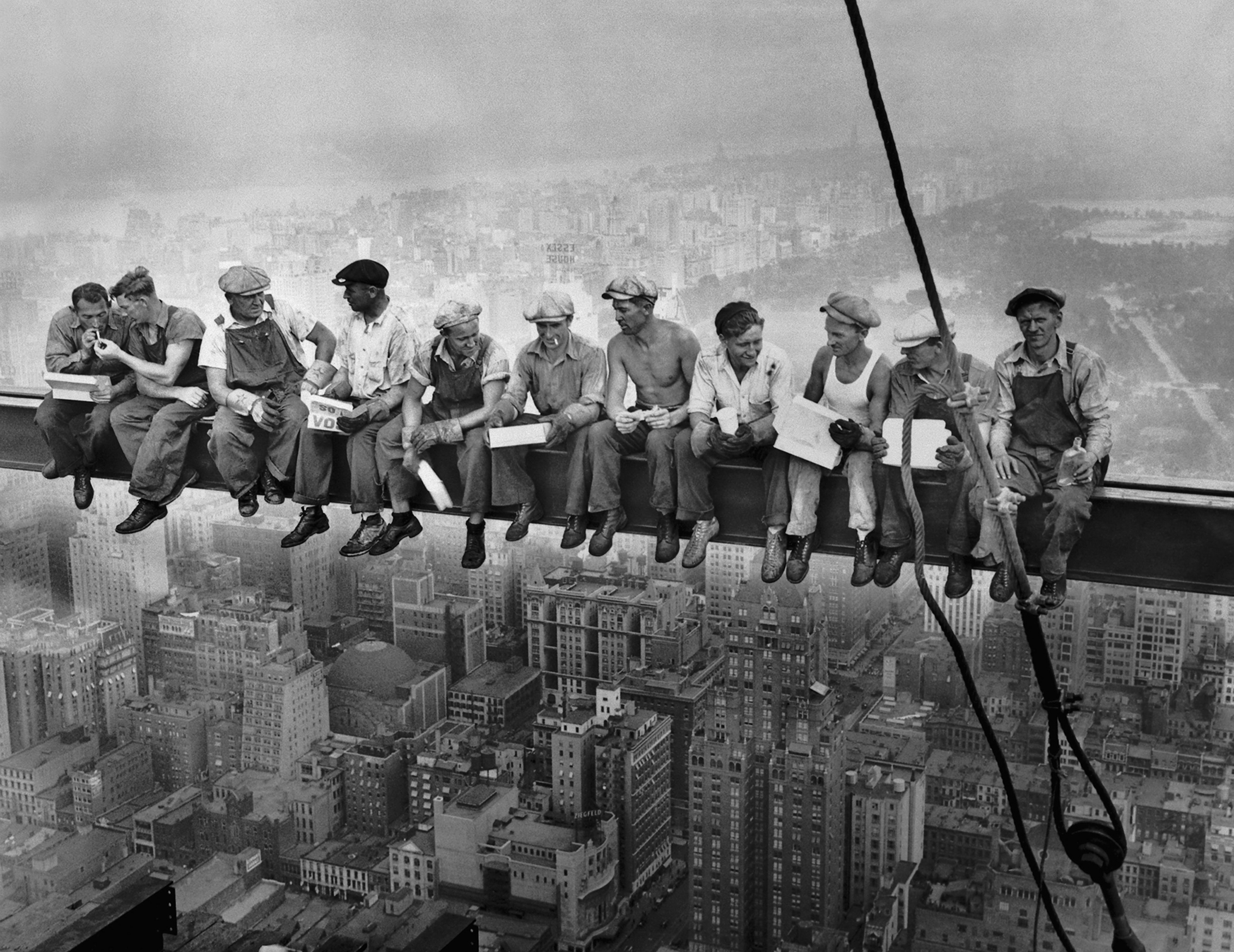 Lunch atop a skyscraper, 1932 