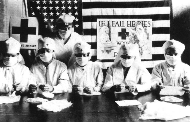 Nurses wearing masks during the Spanish Flu pandemic