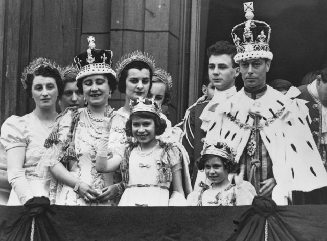 The Royal Family waving from the balcony at Buckingham Palace