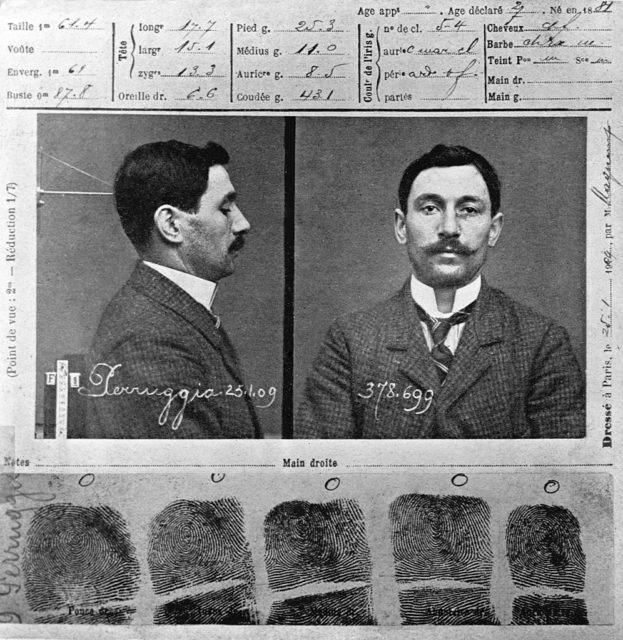 Mug shot of Vincenzo Perugia, thief of the Mona Lisa, with personal details listed above and his finger prints below.
