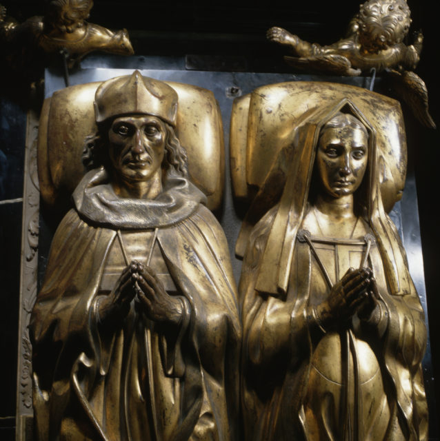 Bronze effigies of Elizabeth of York and Henry VII