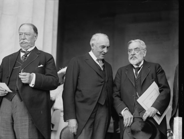 William Howard Taft standing with Warren G. Harding and Robert Lincoln