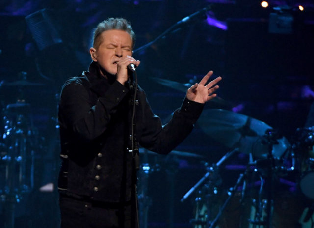Don Henley sings on stage