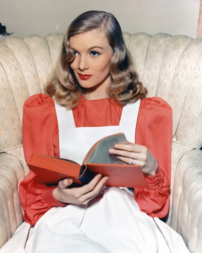 Veronica Lake reading a book