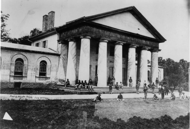 Union Army soldiers at the Lees' home