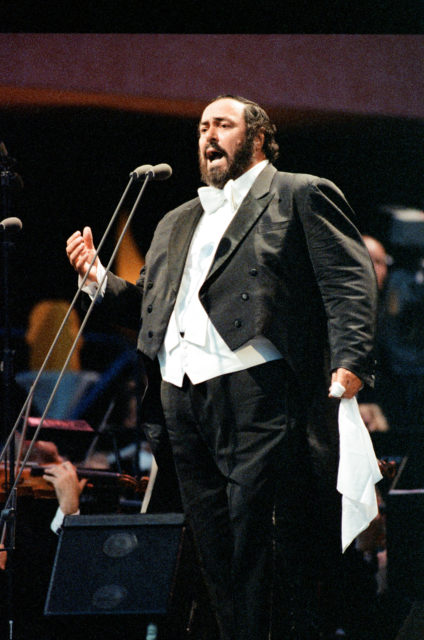 Pavarotti performing at Hyde Park in 1991