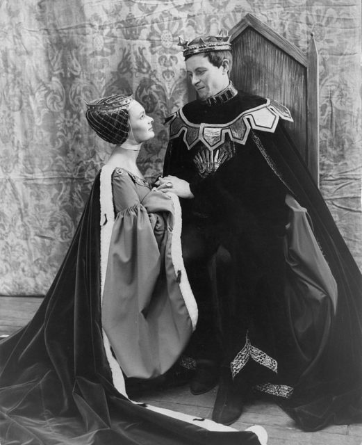 Black and white photo of Judi Dench and Alec McCowen wearing medieval robes during rehearsal for Richard II.