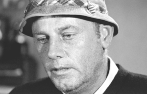 Black and white photo of McLean Stevenson in M*A*S*H wearing a fishing hat.