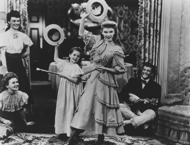 Judy Garland and Margaret O'Brien as Esther and "Tootie" Smith in 'Meet Me in St. Louis'