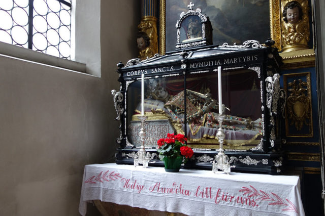 Saint Elmo's skull on top of Saint Munditia's ossuary