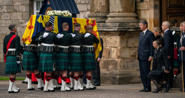 Group of kilted men carrying the coffin of Queen Elizabeth II past her children