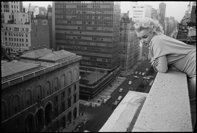 Marilyn Monroe looking over a hotel balcony